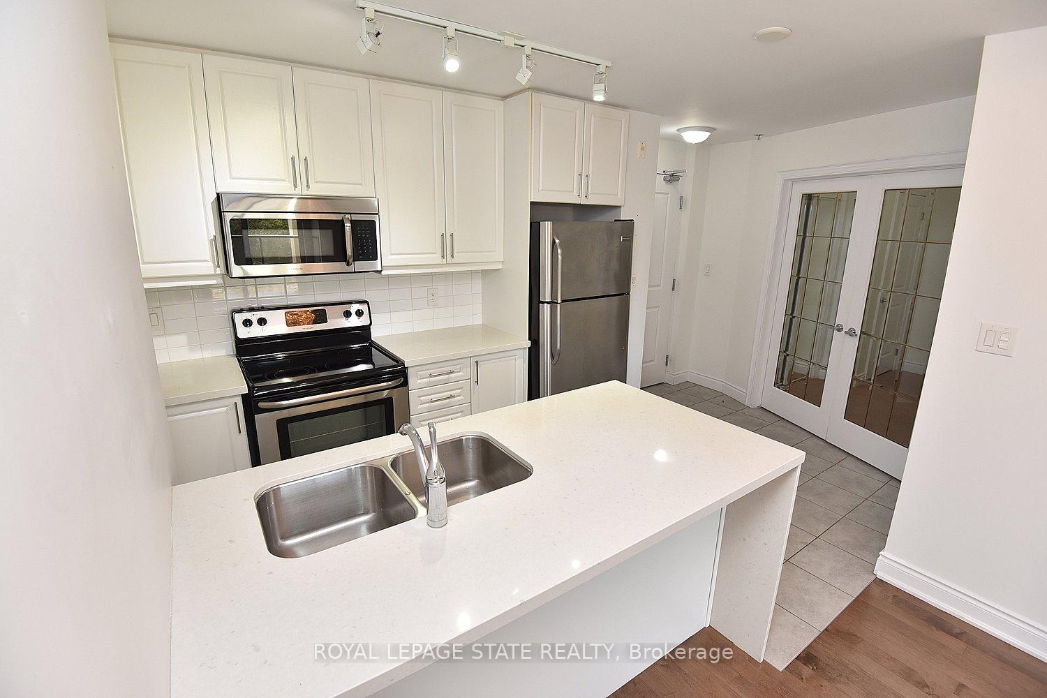 2 Bedrooms Condo at 90 Charlton, Hamilton For sale