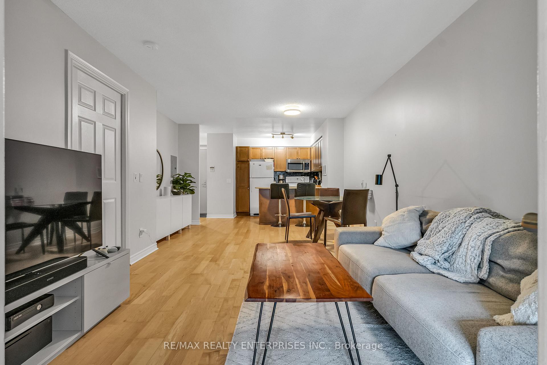 2 Bedrooms Condo at 763 Bay, Toronto For sale