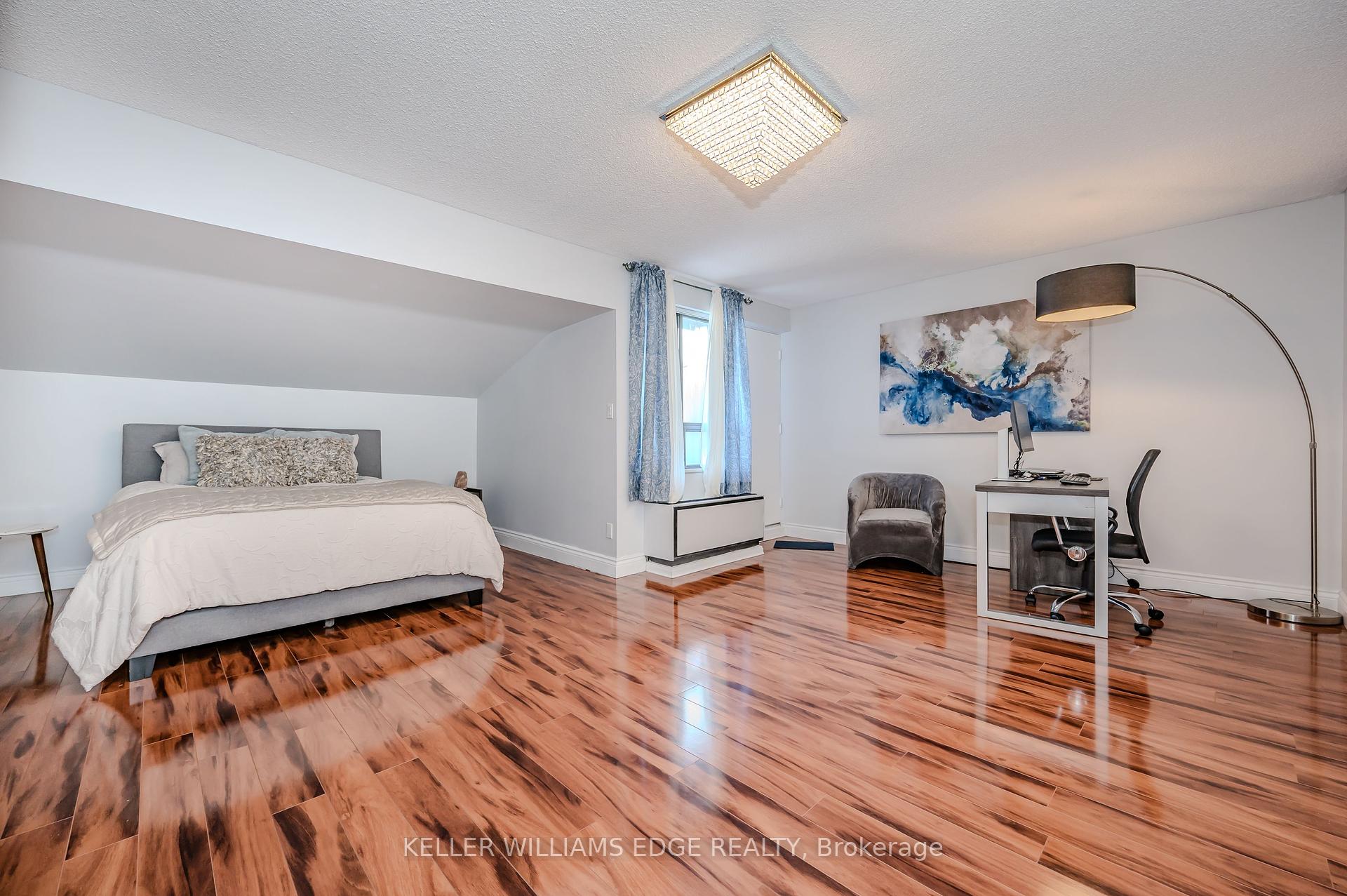 3 Bedrooms Condo at 1000 Cedarglen, Mississauga For sale
