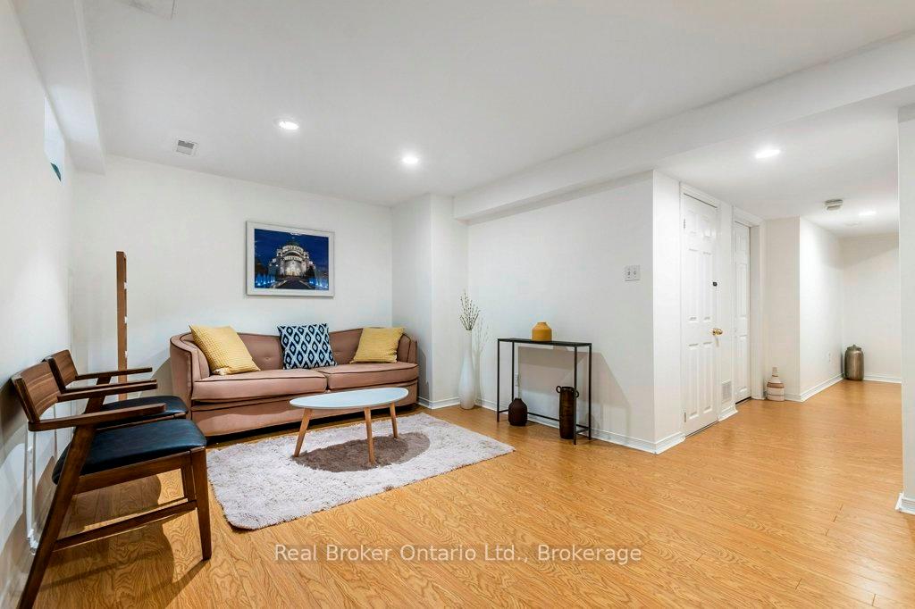 3 Bedrooms Condo at 610 Barton,  Hamilton For sale
