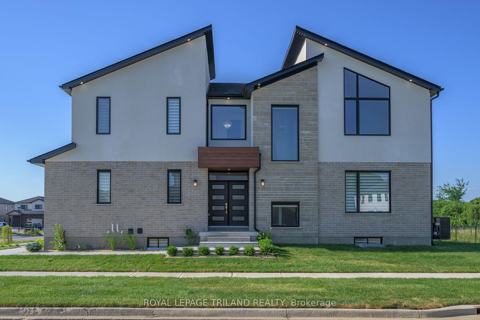 3741 Somerston Crescent, London South, ON N6L 1K3