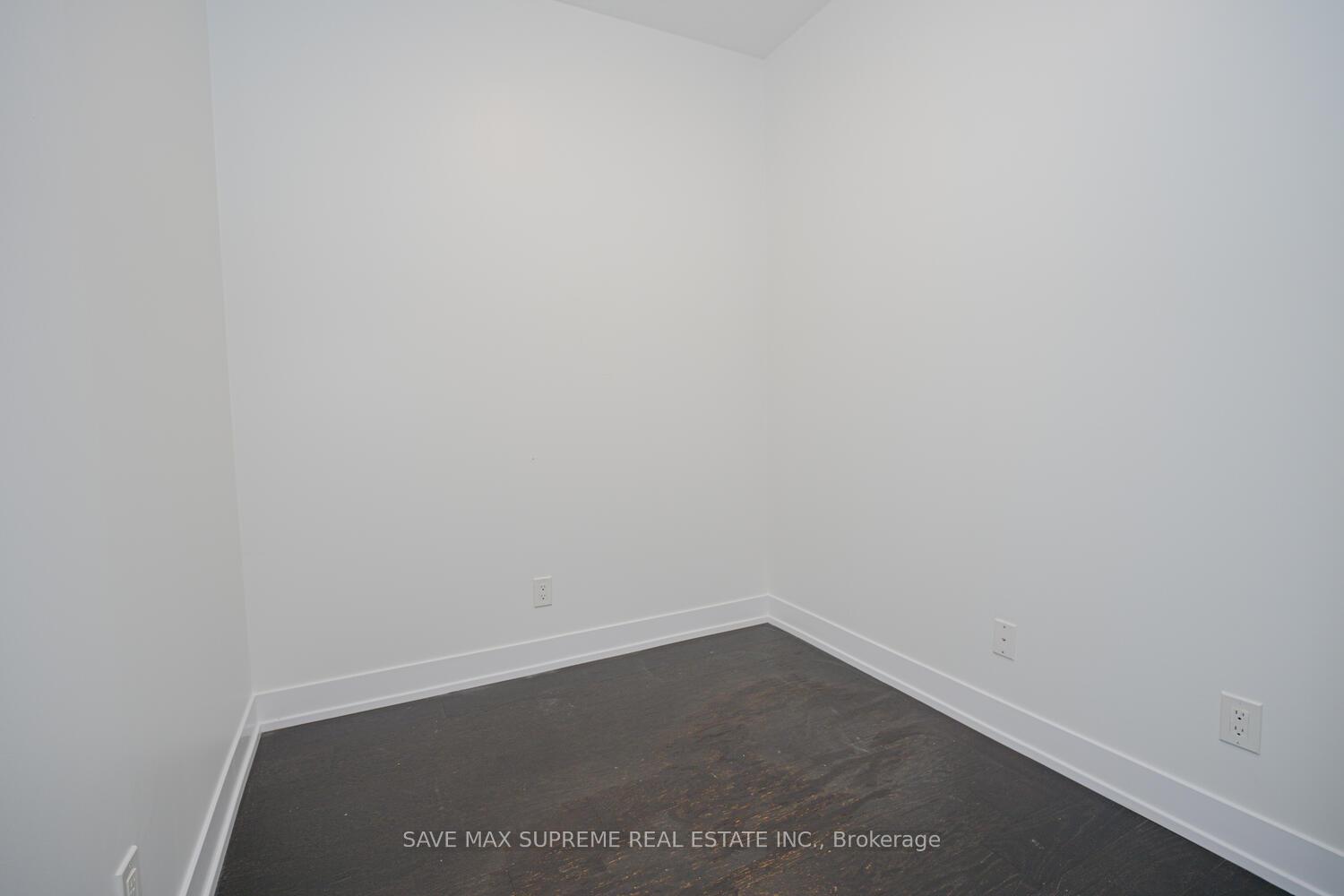 2 Bedrooms Condo at 7 Kenaston, Toronto For sale
