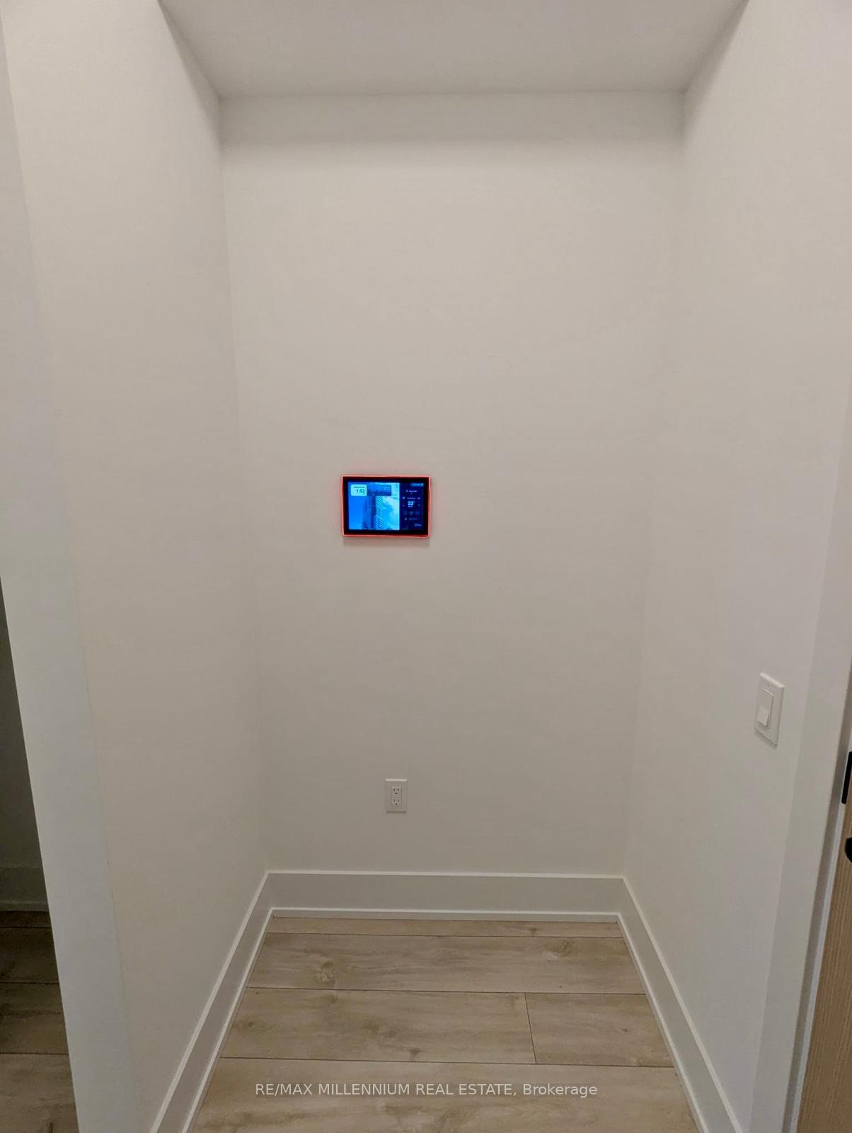 1 Bedroom Condo at 10 Inn on the park, Toronto For sale