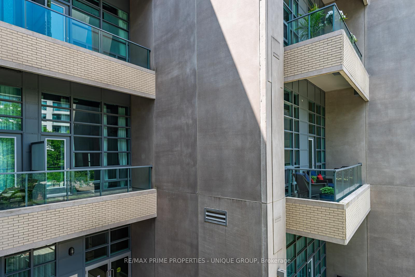 1 Bedroom Condo at 380 Macpherson, Toronto For sale