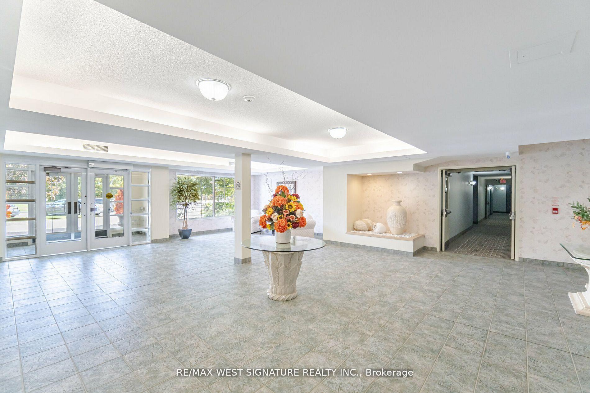 2 Bedrooms Condo at 75 Treelawn,  Vaughan For sale
