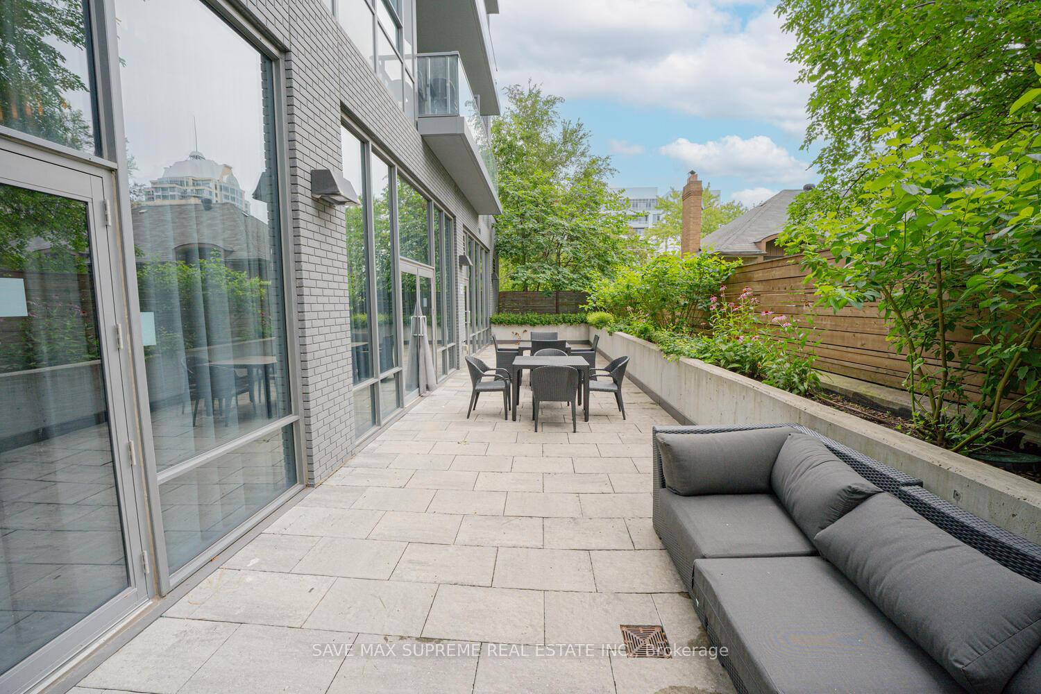 2 Bedrooms Condo at 7 Kenaston, Toronto For sale