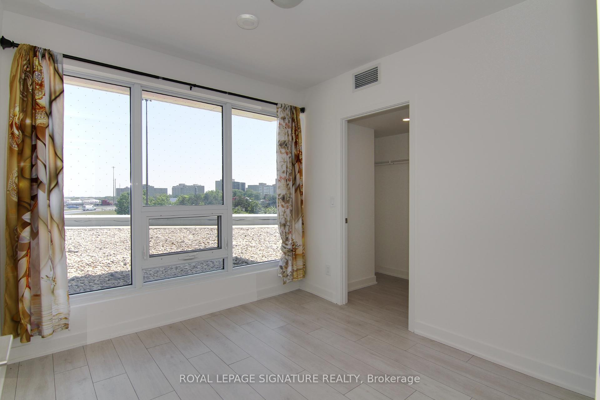3 Bedrooms Condo at 2033 Kennedy, Toronto For sale