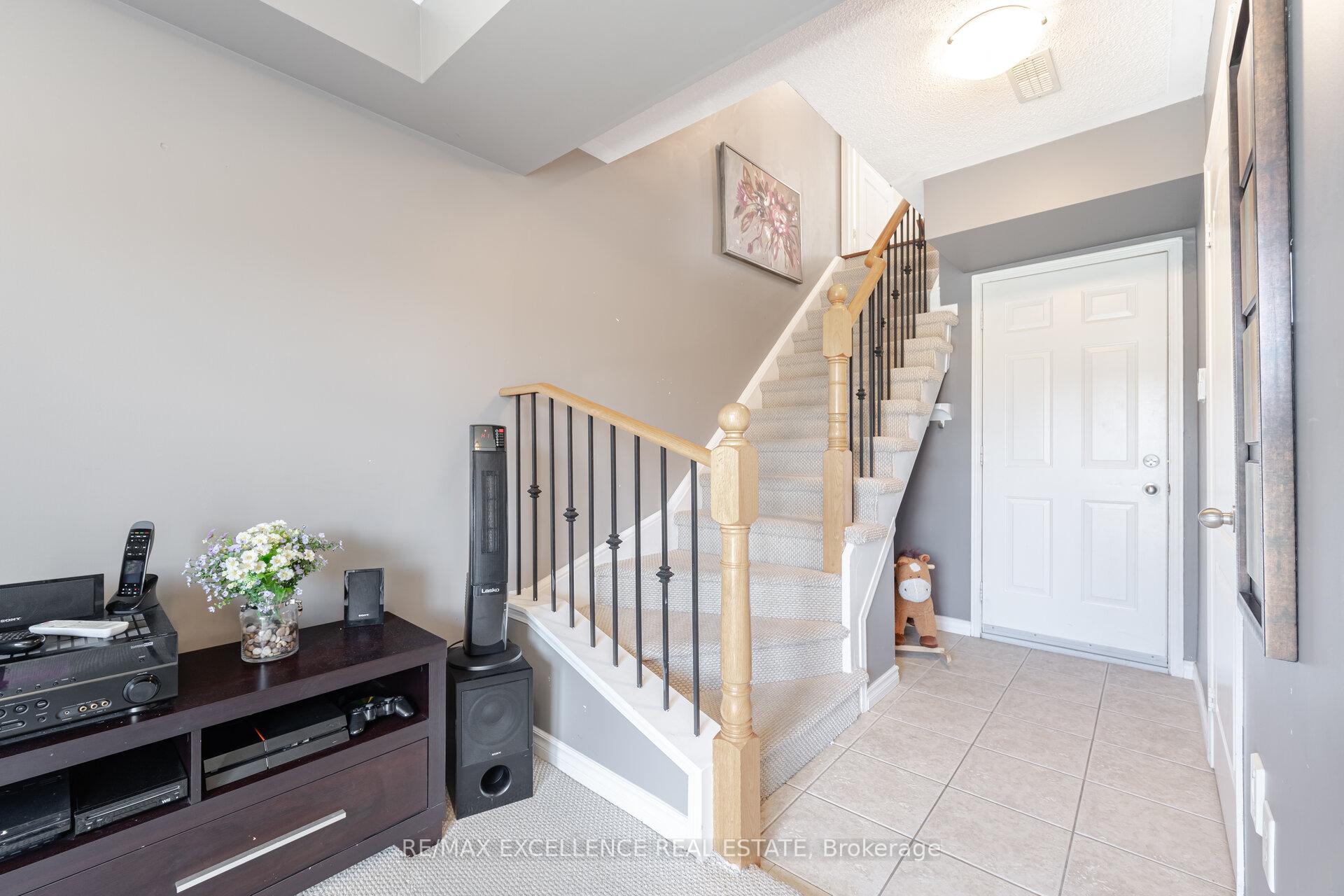 3 Bedrooms Condo at 4950 Albina, Mississauga For sale