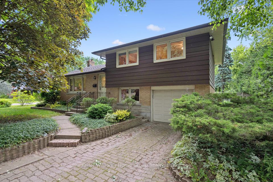 34 Hales Crescent