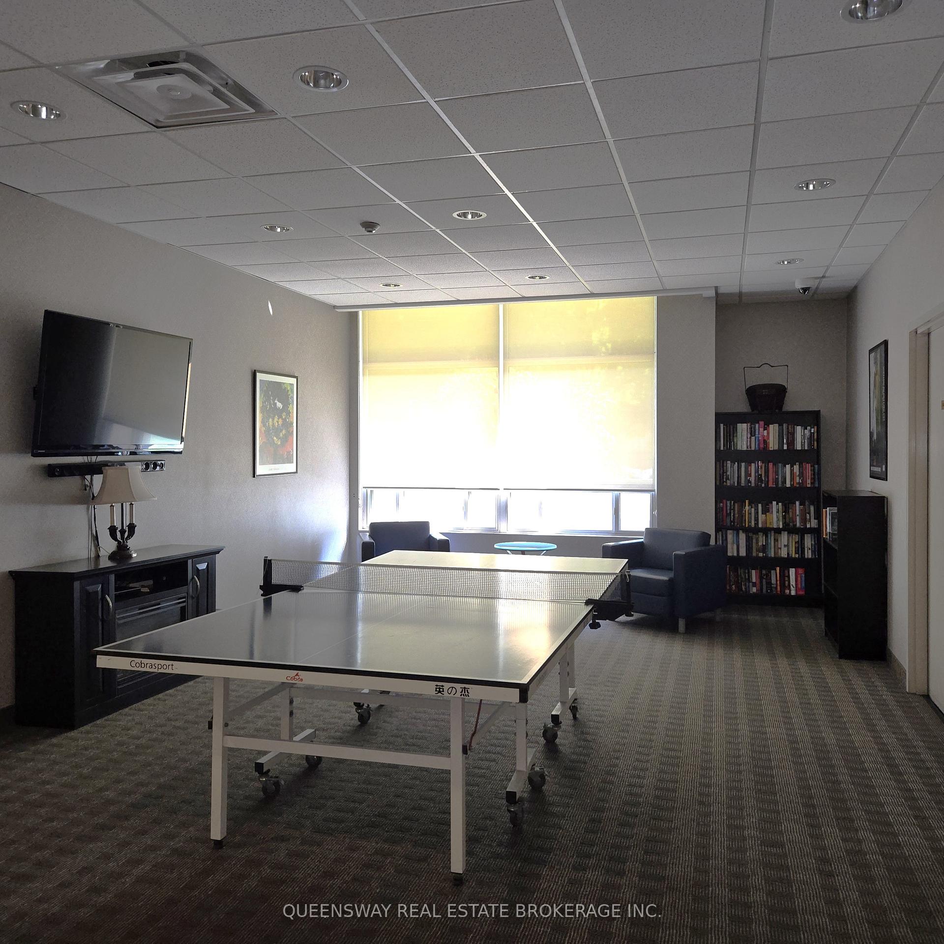 2 Bedrooms Condo at 1 Emerald, Vaughan For sale