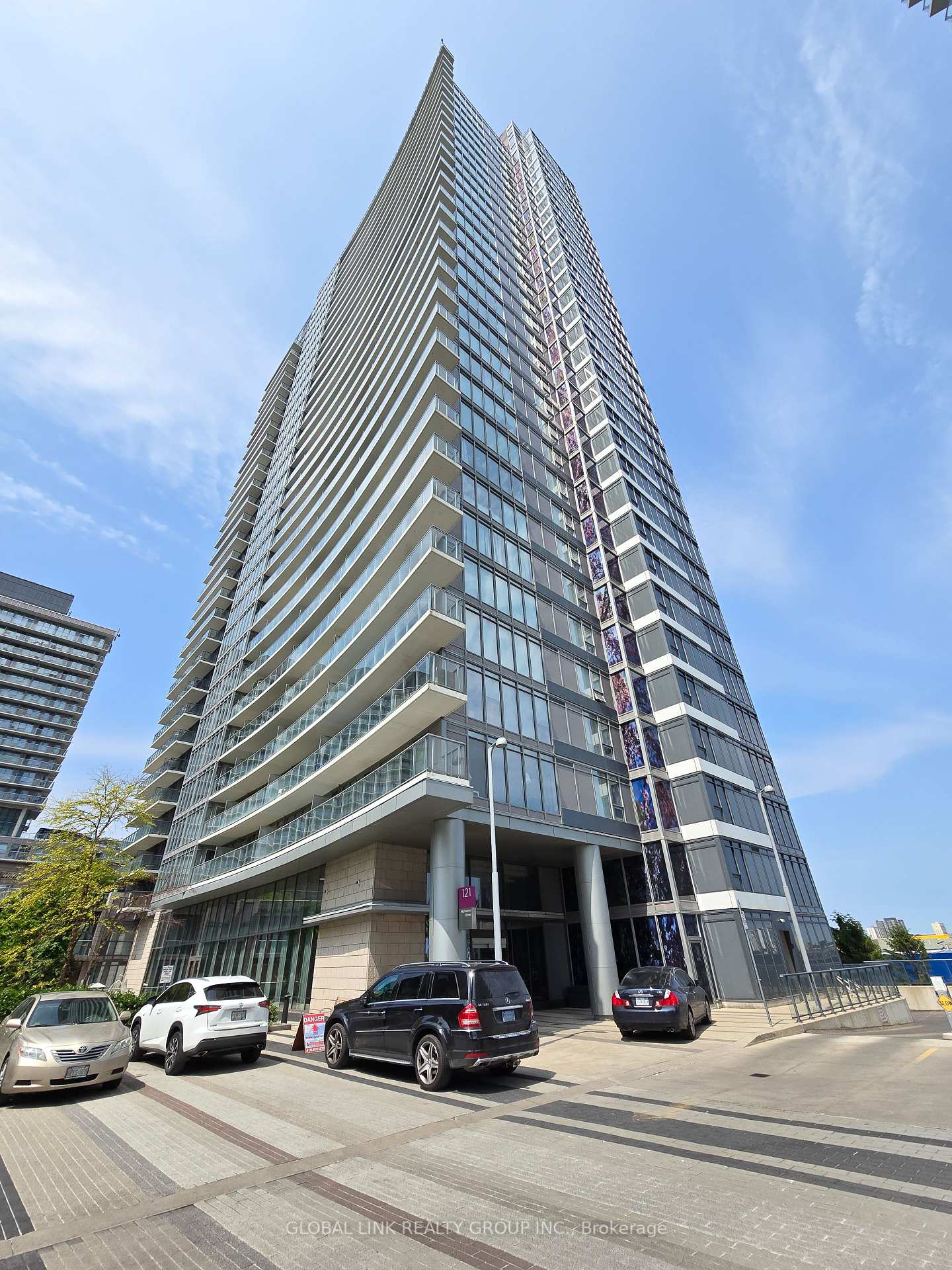 1 Bedroom Condo at 121 Mcmahon, Toronto For sale