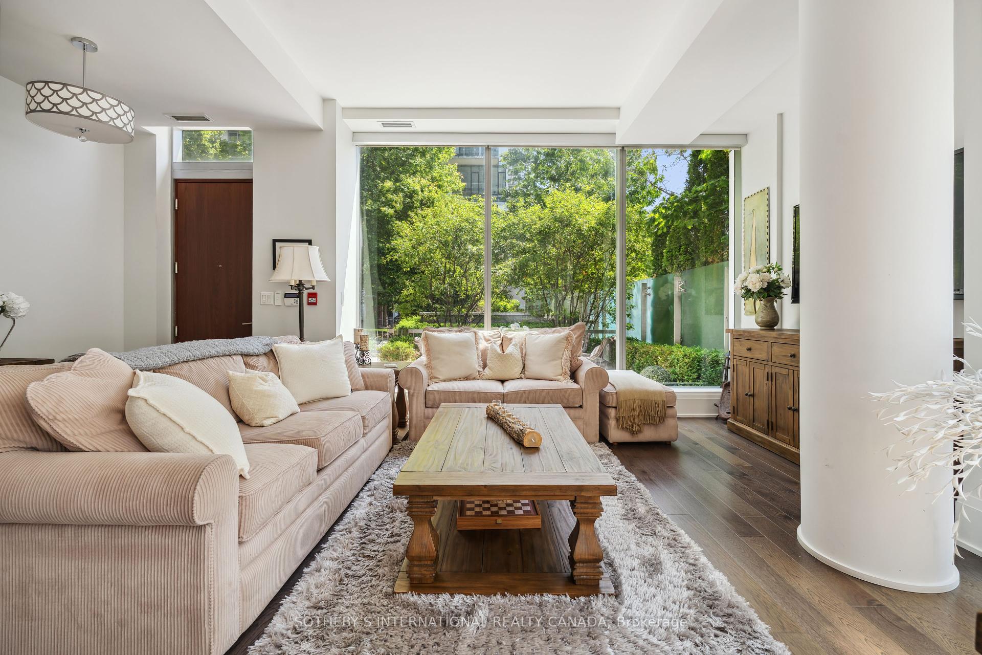 3 Bedrooms Condo at 39 Queens, Toronto For sale