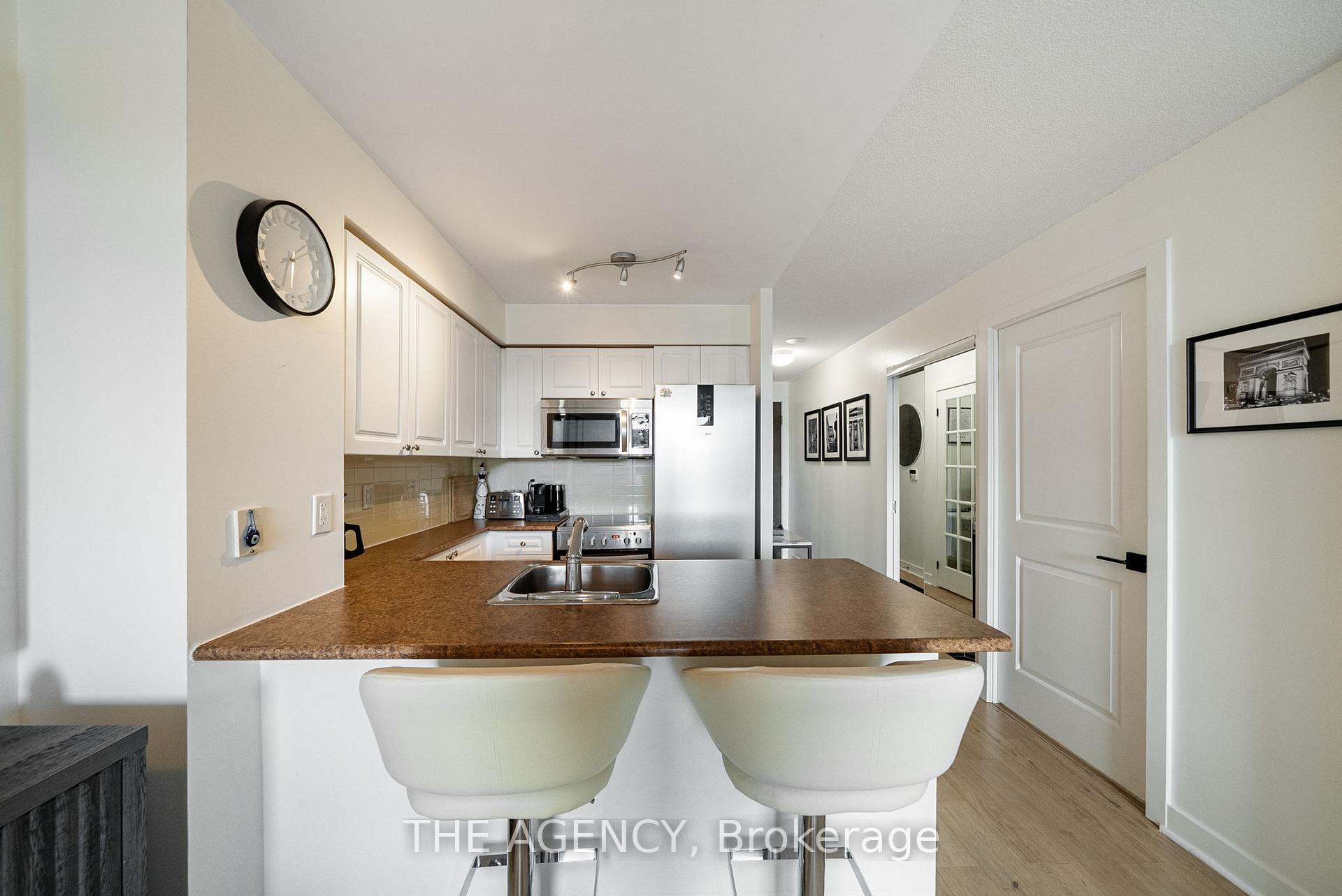 2 Bedrooms Condo at 50 Lynn Williams, Toronto For sale