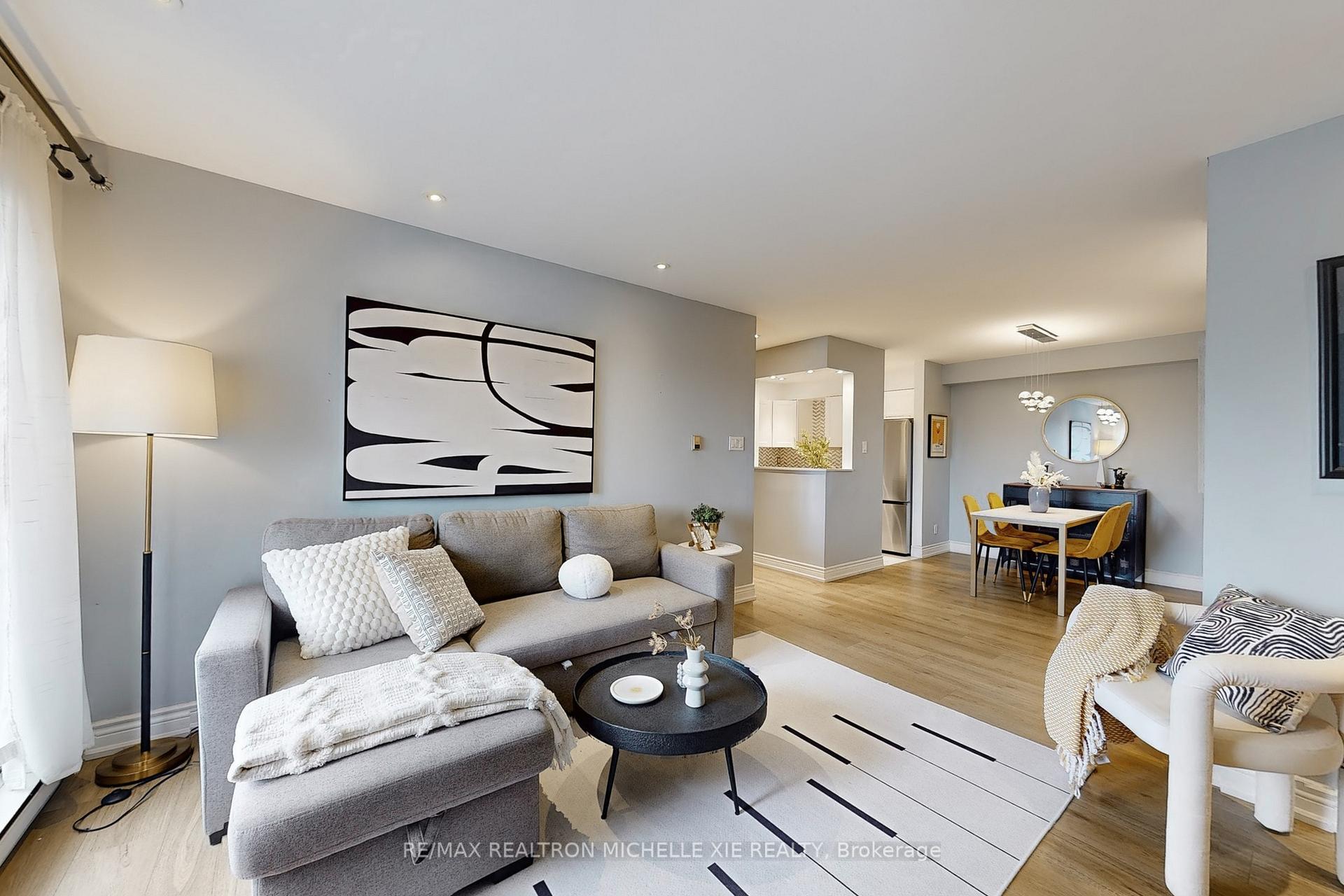 2 Bedrooms Condo at 65 Trailwood, Mississauga For sale