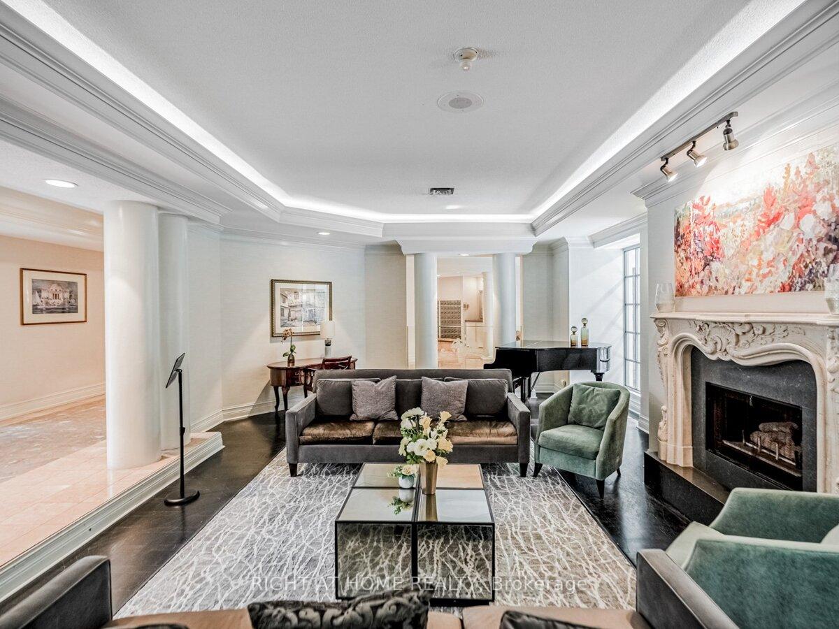 1 Bedroom Condo at 55 Kingsbridge Garden,  Mississauga For sale