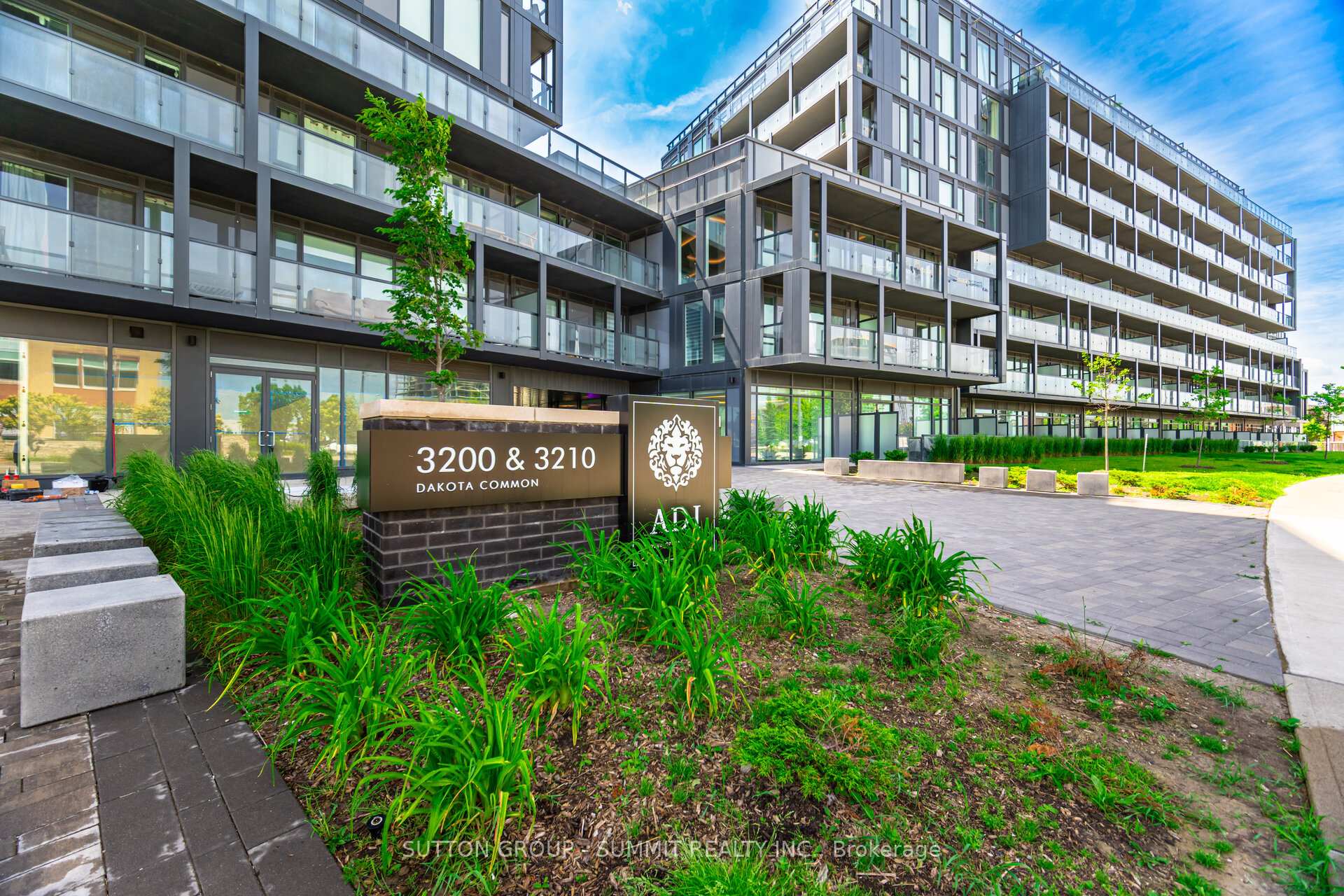 2 Bedrooms Condo at 3200 DAKOTA COMMON, Burlington For sale