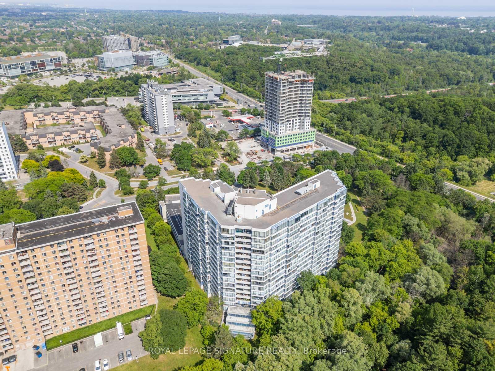 3 Bedrooms Condo at 3050 Ellesmere, Toronto For sale