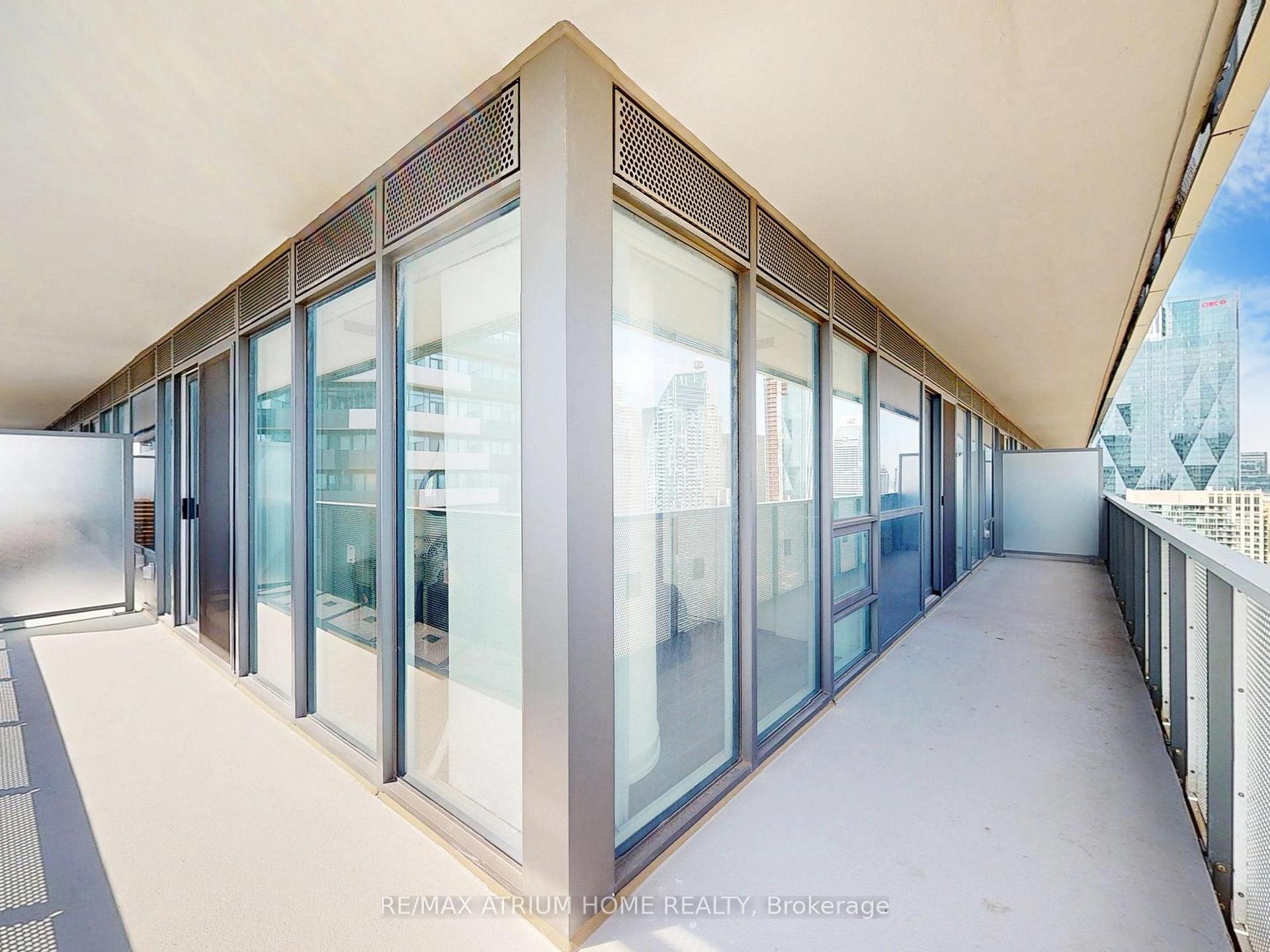 2 Bedrooms Condo at 55 Cooper, Toronto For sale