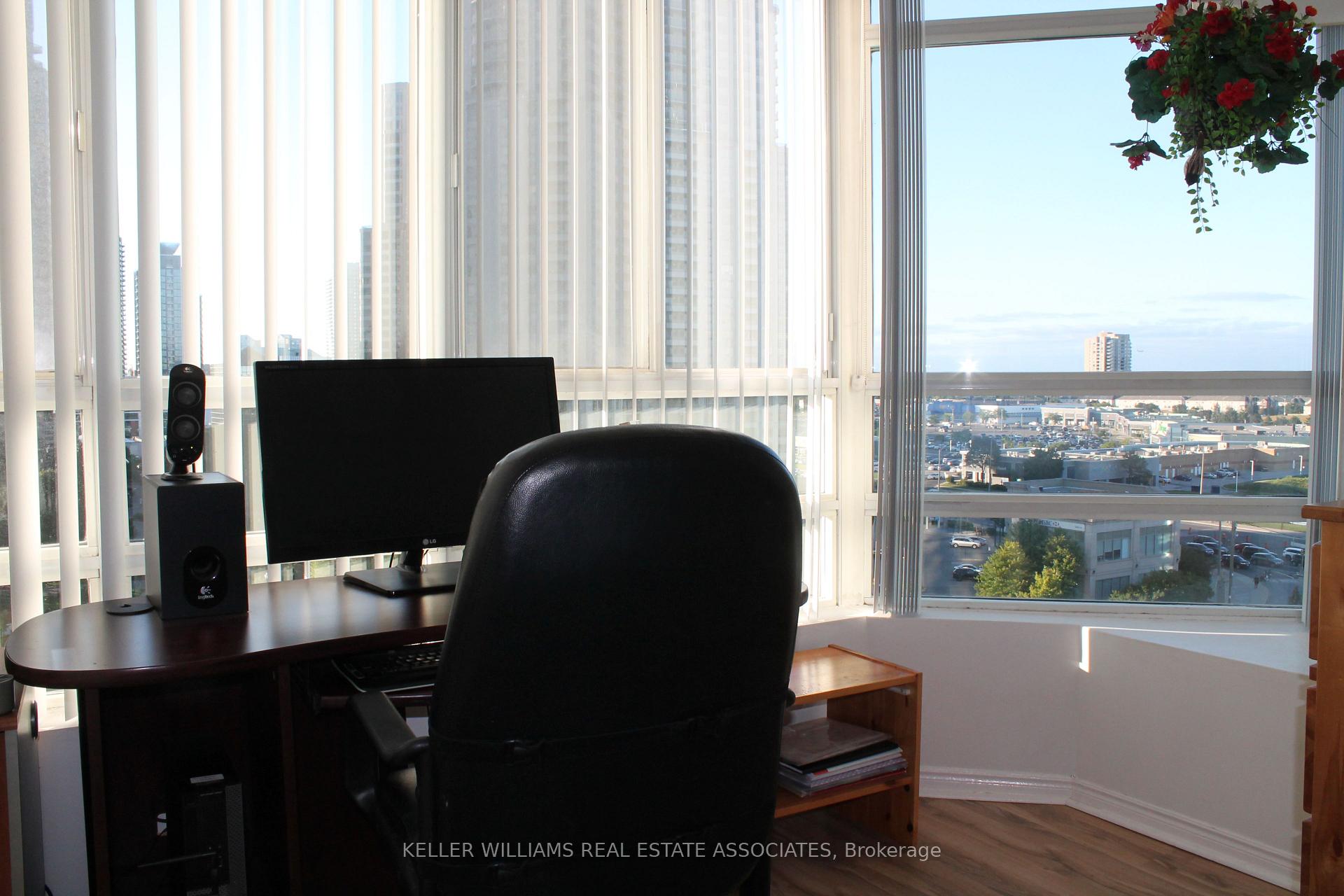 2 Bedrooms Condo at 50 Kingsbridge Garden, Mississauga For sale
