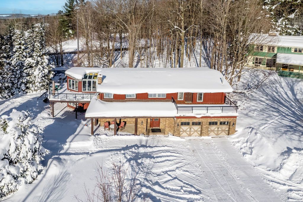 12 Birch Grove Drive Oro-Medonte Ontario L4M 4Y8