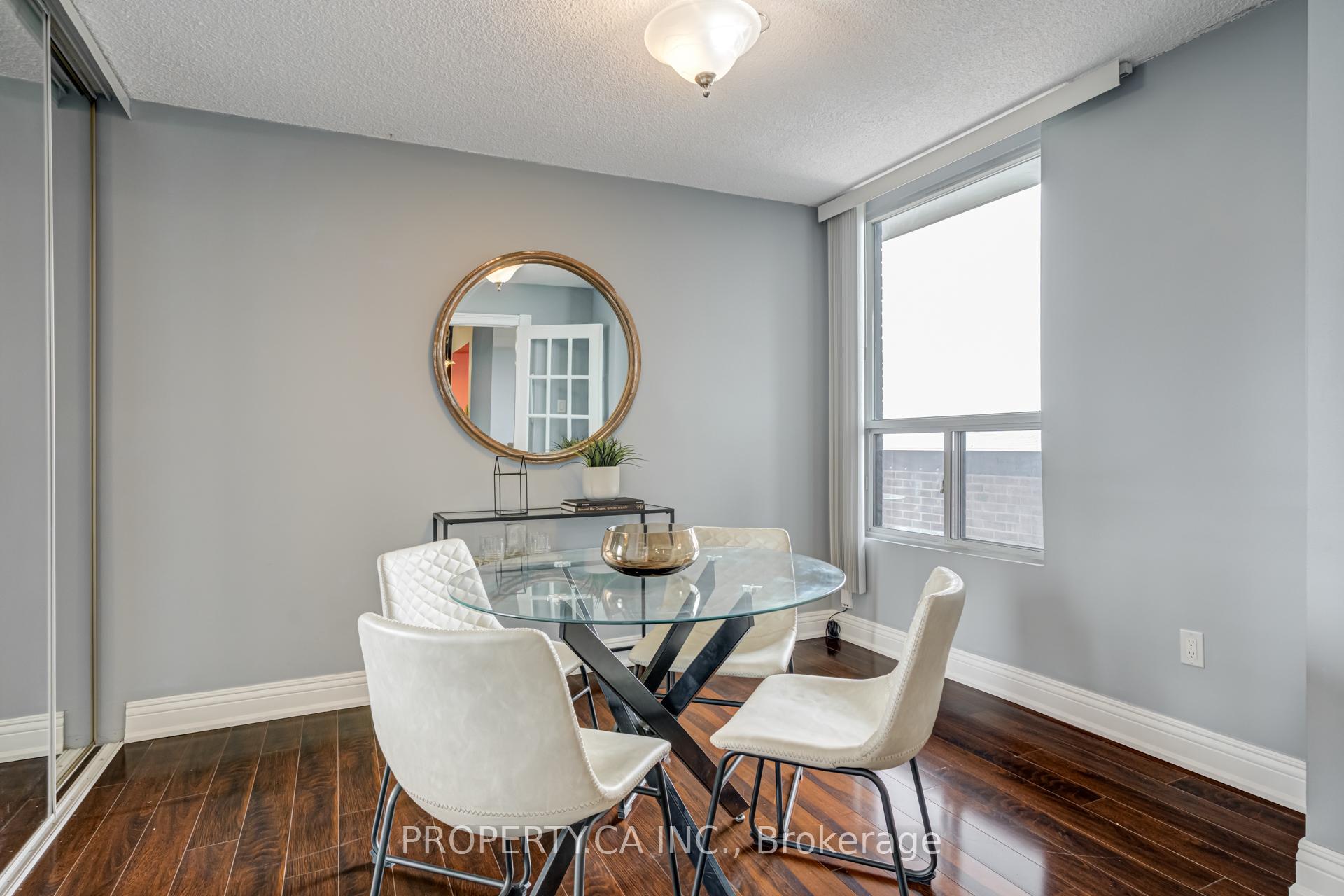 3 Bedrooms Condo at 1515 Lakeshore, Mississauga For sale