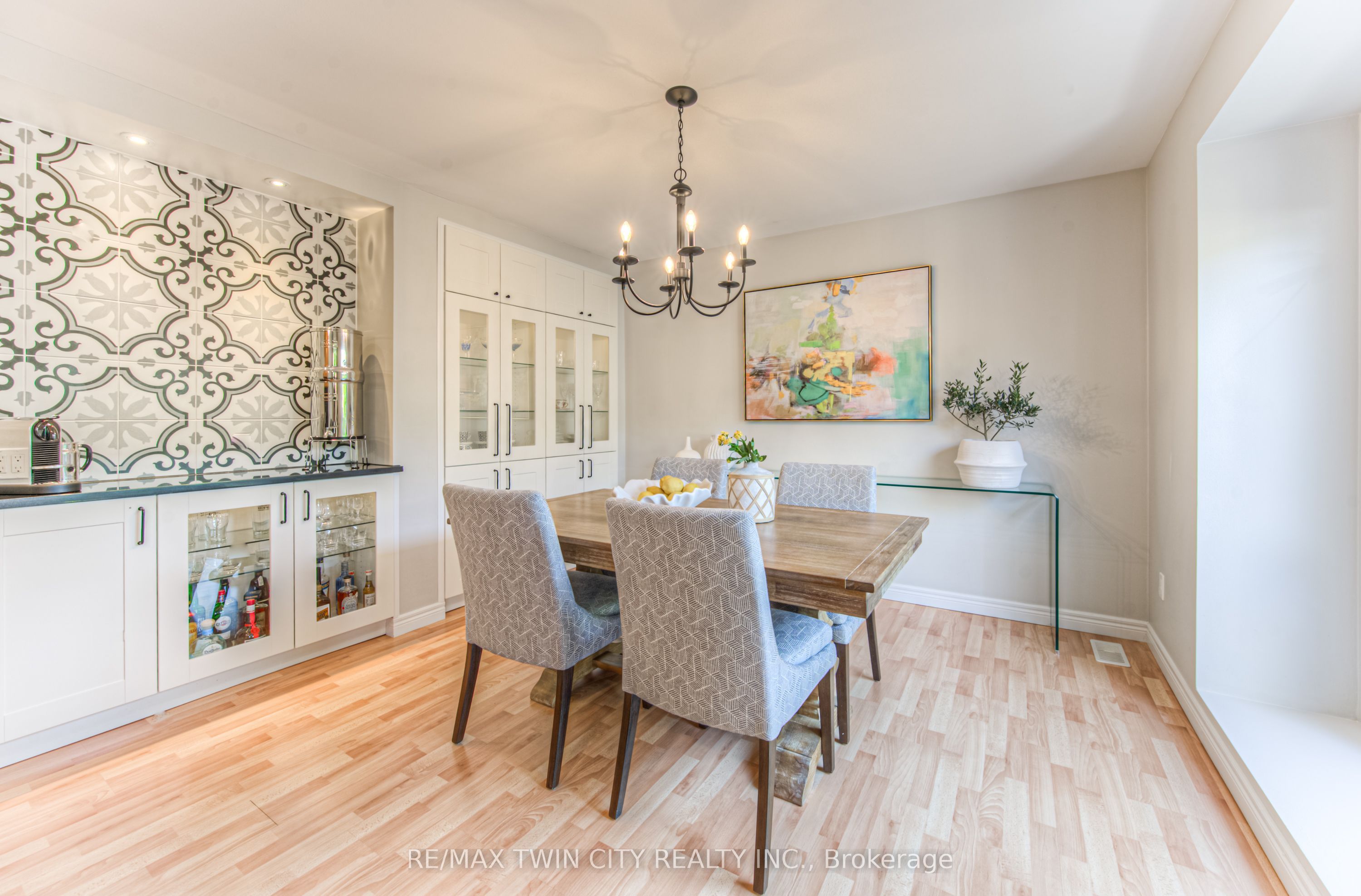 381 University Downs Crescent