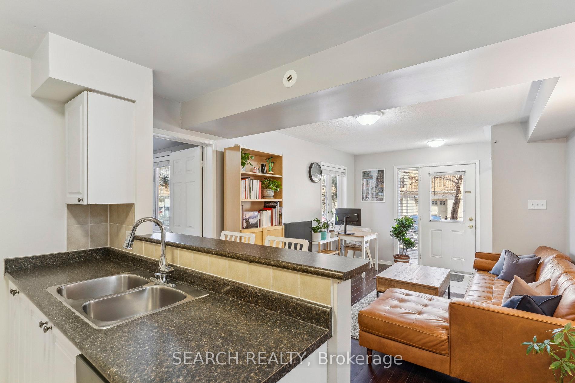 2 Bedrooms Condo at 4975 Southampton, Mississauga For sale