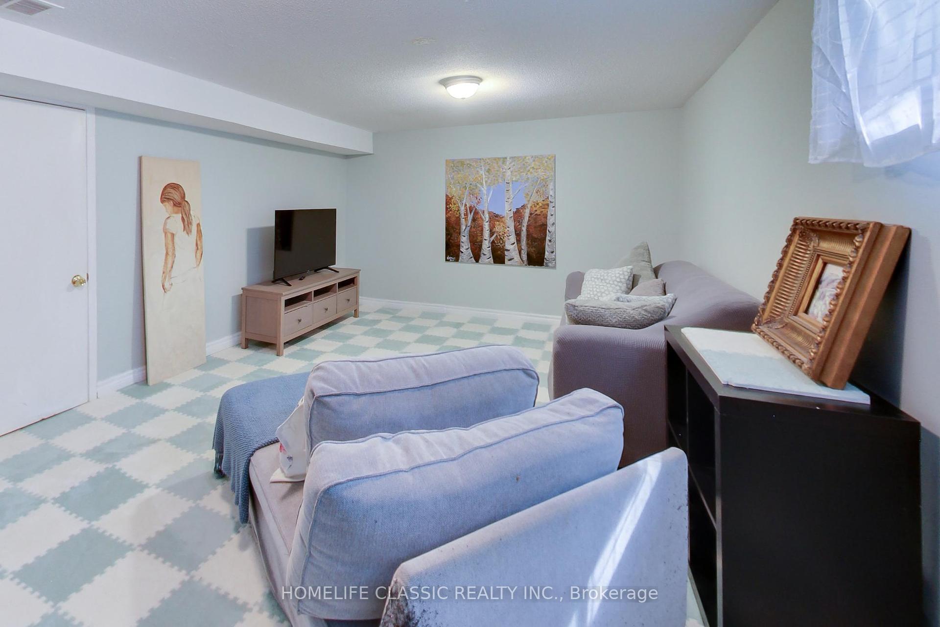 4 Bedrooms Condo at 108 Wild Briarway, Toronto For sale