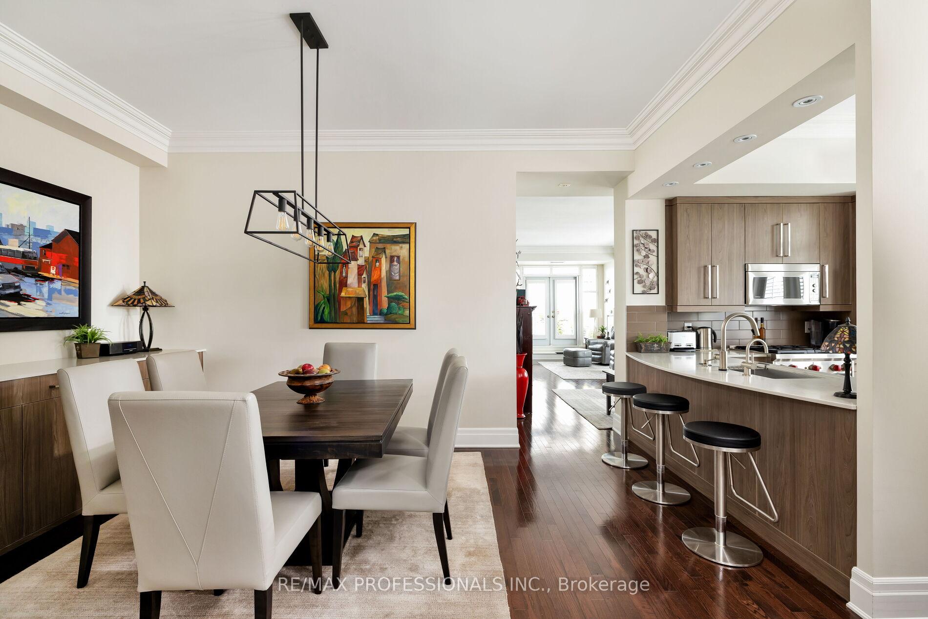 3 Bedrooms Condo at 9 Burnhamthorpe, Toronto For sale
