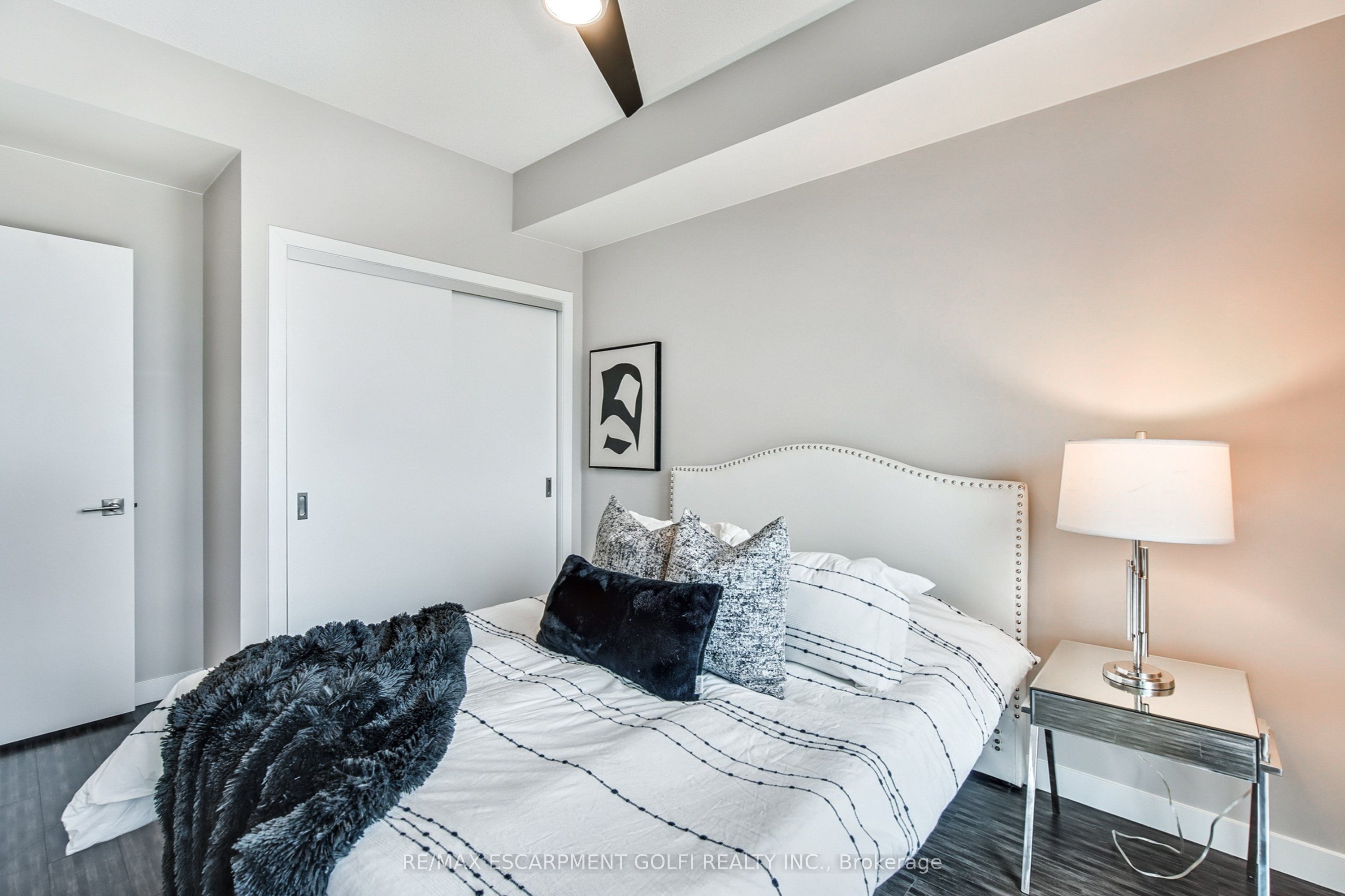 2093 Fairview Street, #408
