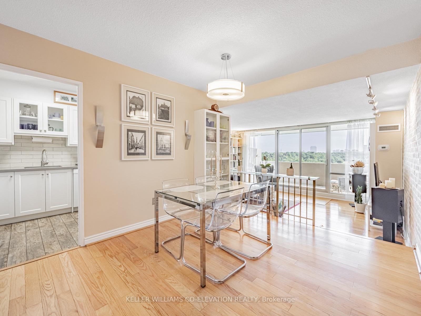3 Bedrooms Condo at 250 Scarlett, Toronto For sale