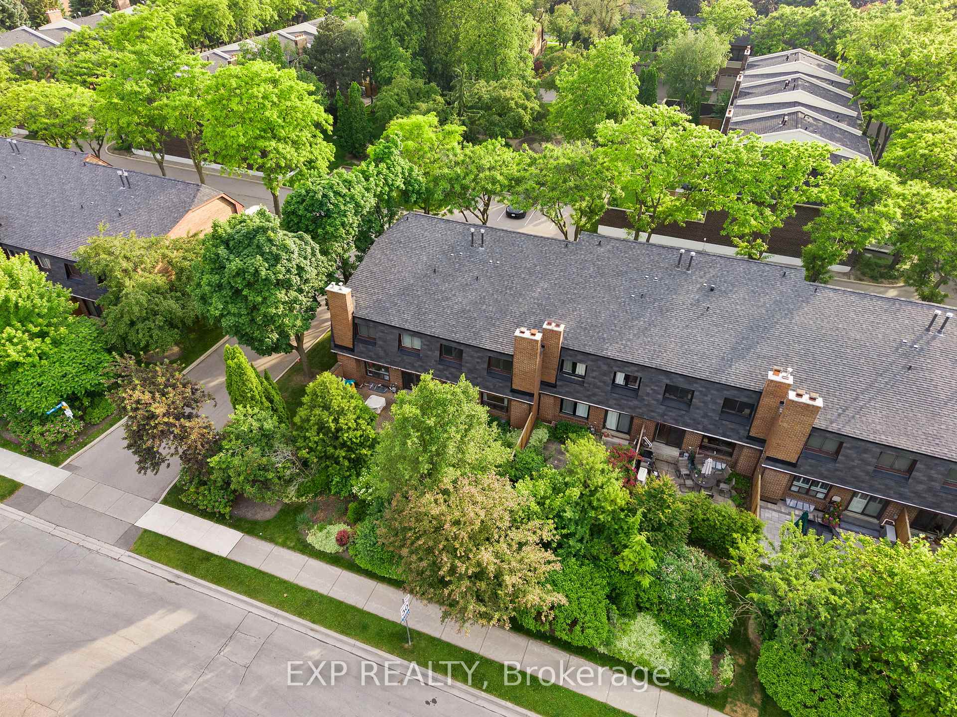 3 Bedrooms Condo at 108 Flaming Rose, Toronto For sale