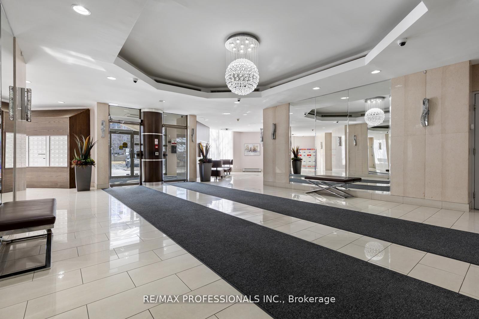 2 Bedrooms Condo at 1500 Grazia, Mississauga For sale