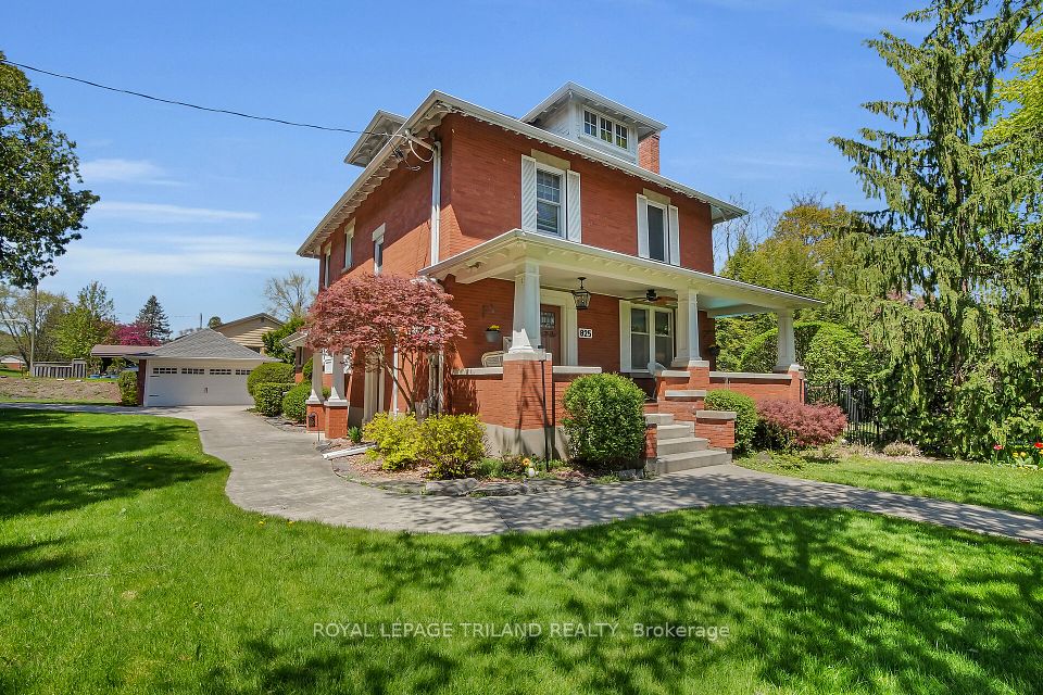 825 Riverside
