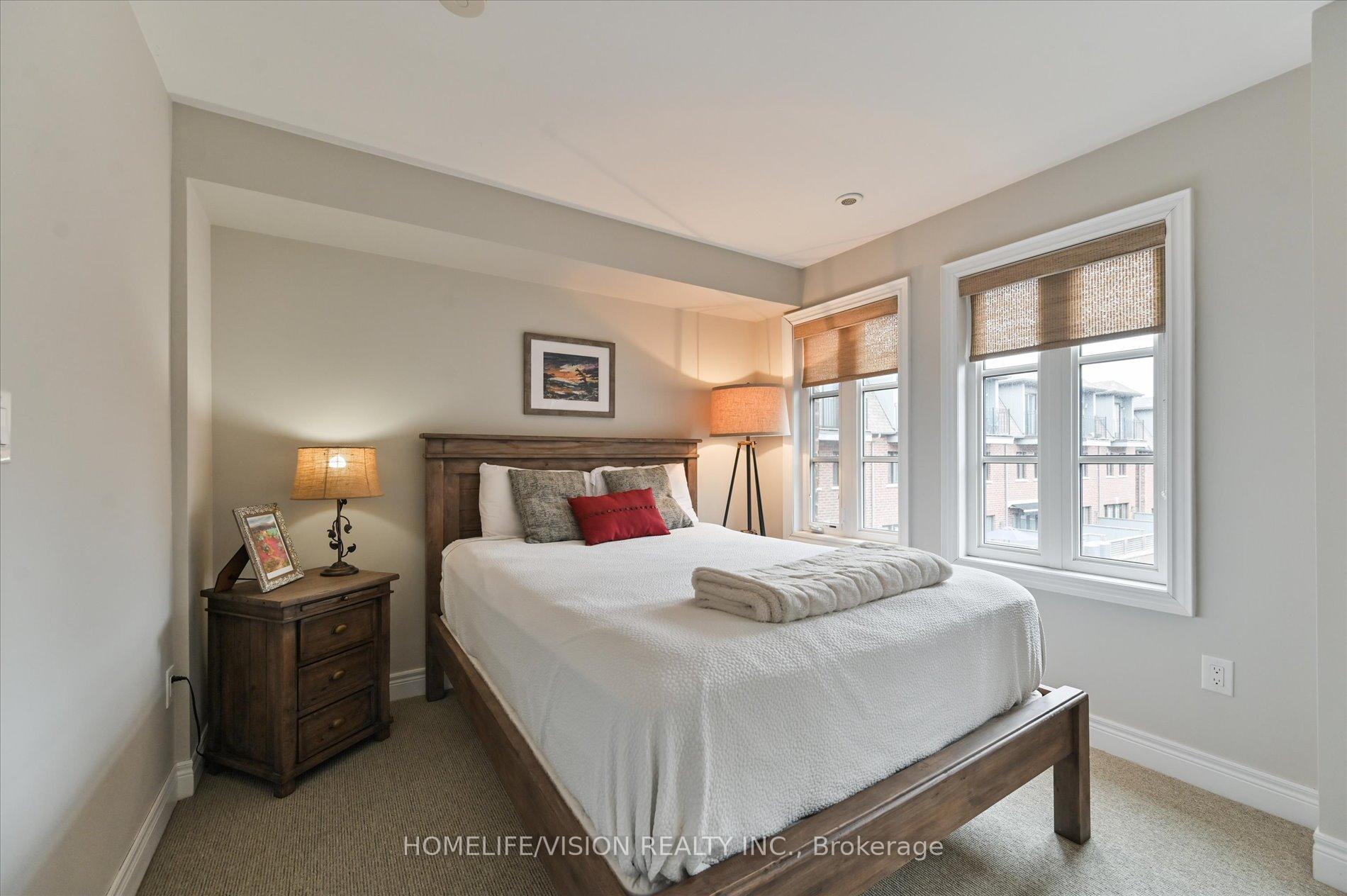 4 Bedrooms Condo at 2 Agar, Vaughan For sale