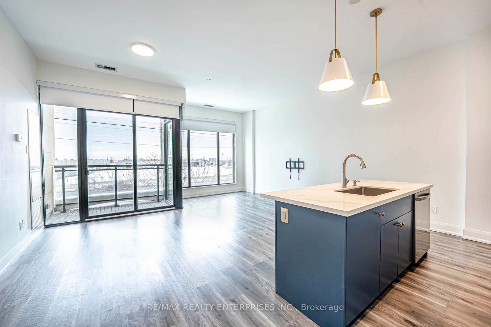2 Bedrooms Condo at 2900 Highway 7, Vaughan For sale
