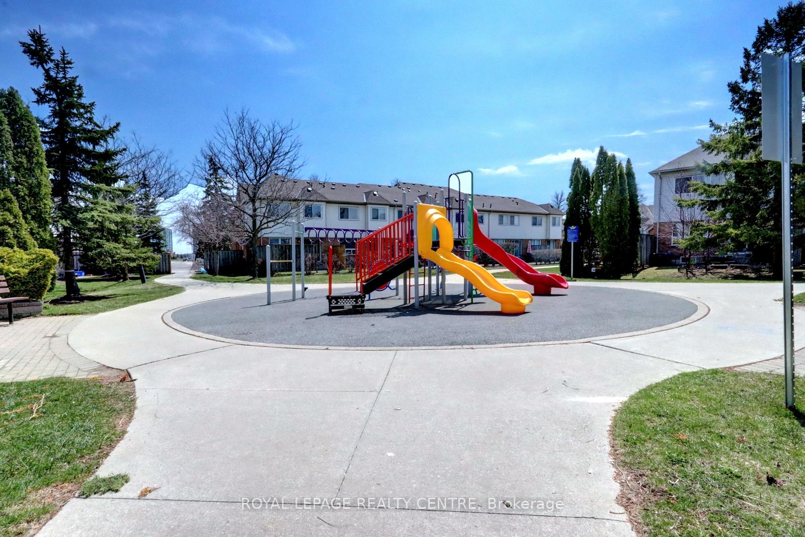 3 Bedrooms Condo at 5230 Glen Erin, Mississauga For sale