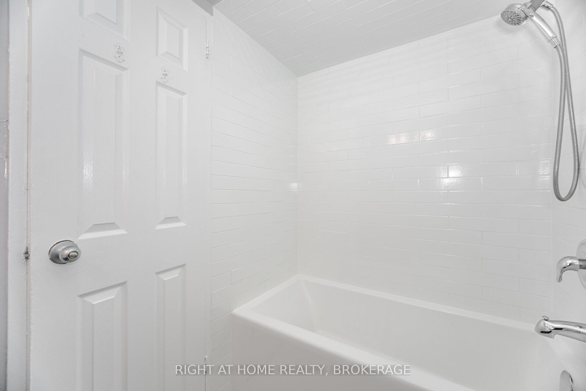 3 Bedrooms Condo at 714 The West Mall, Toronto For sale
