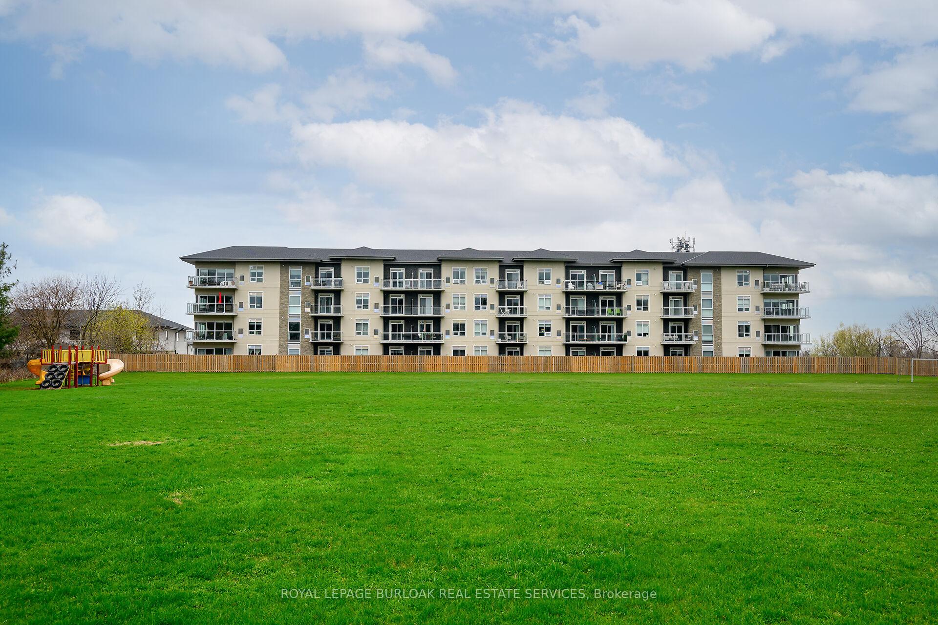 2 Bedrooms Condo at 16 Markle,  Hamilton For sale