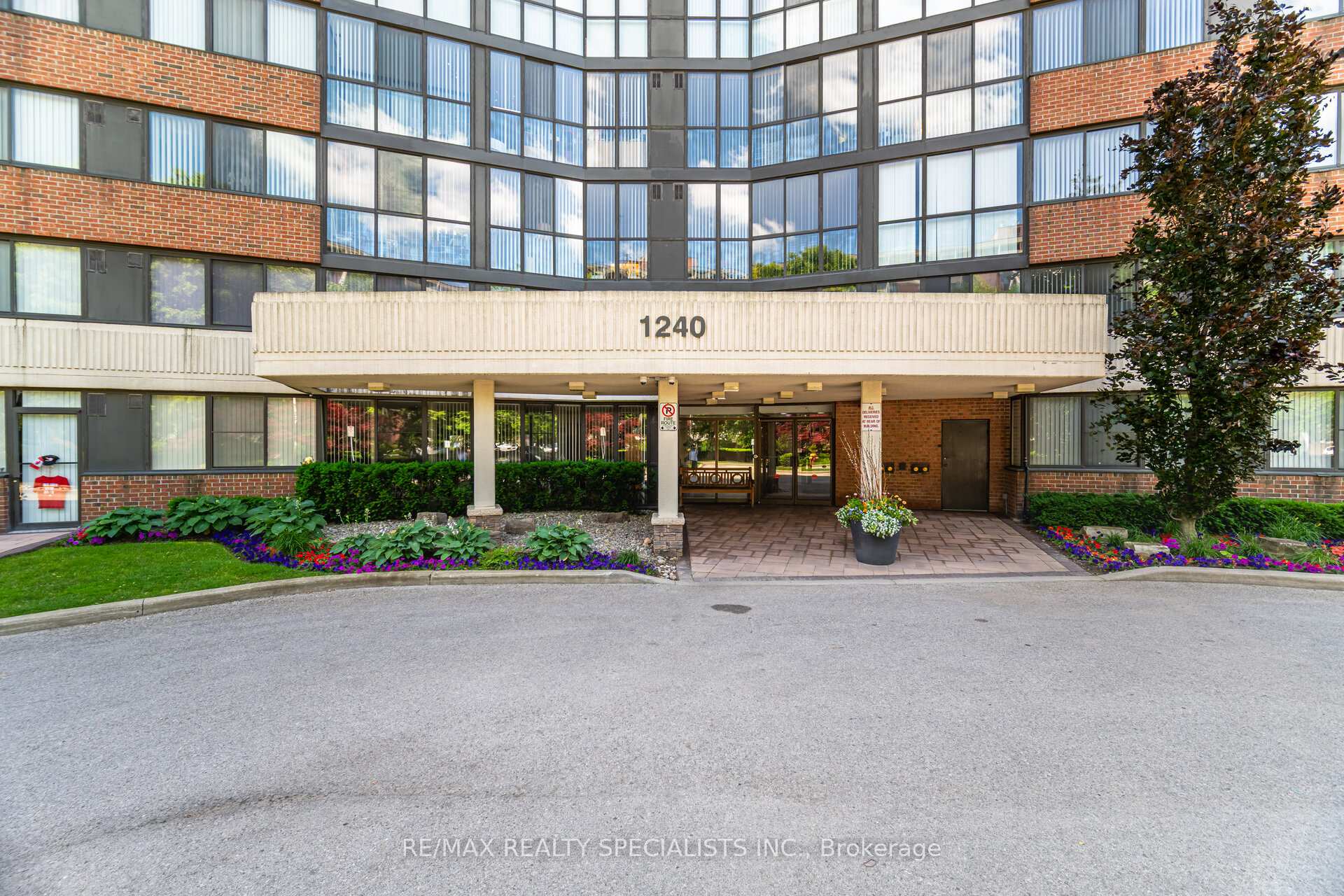 3 Bedrooms Condo at 1240 Marlborough, Oakville For sale