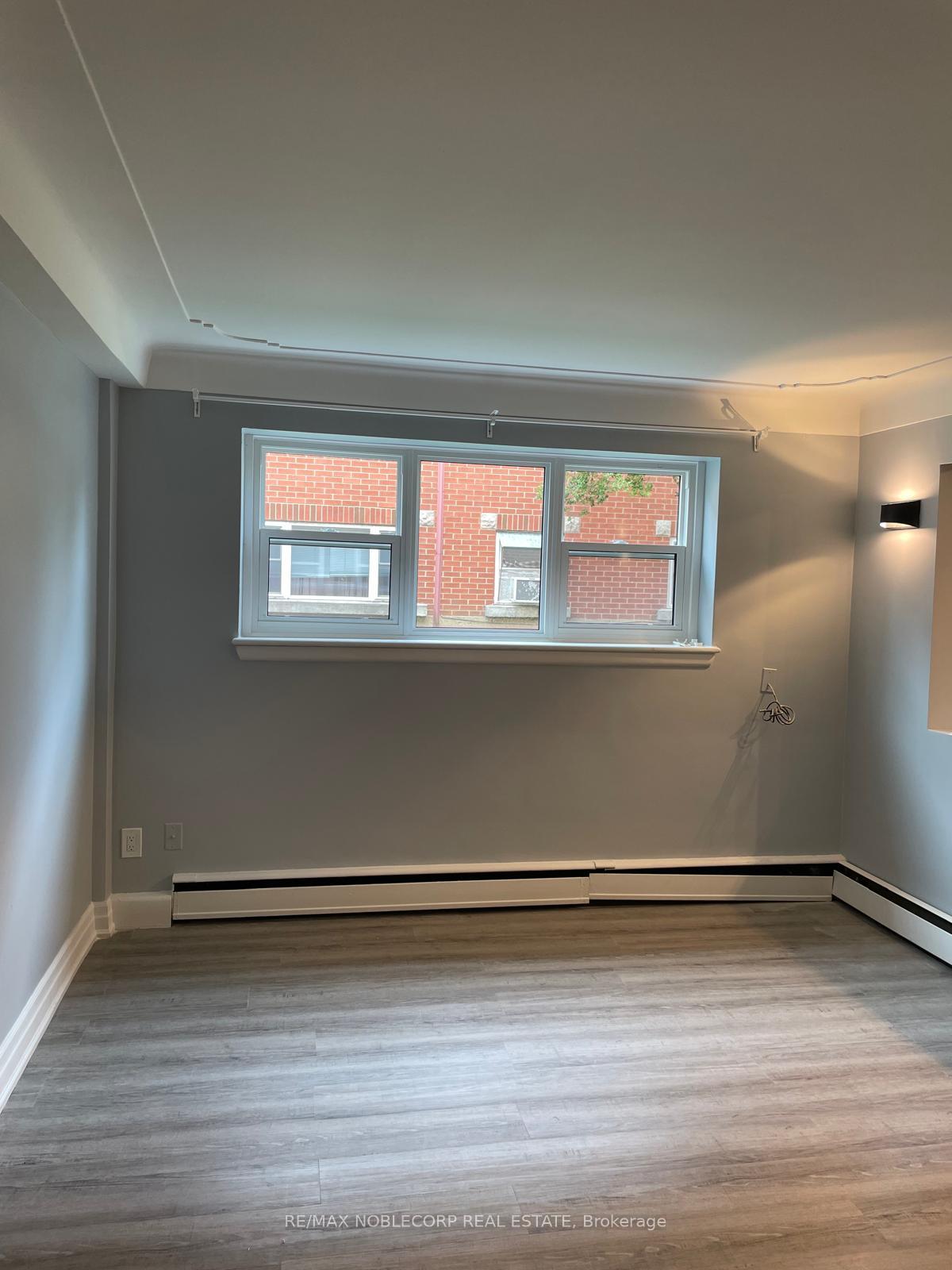 1 Bedroom Condo at 5 Applewood, Hamilton For sale