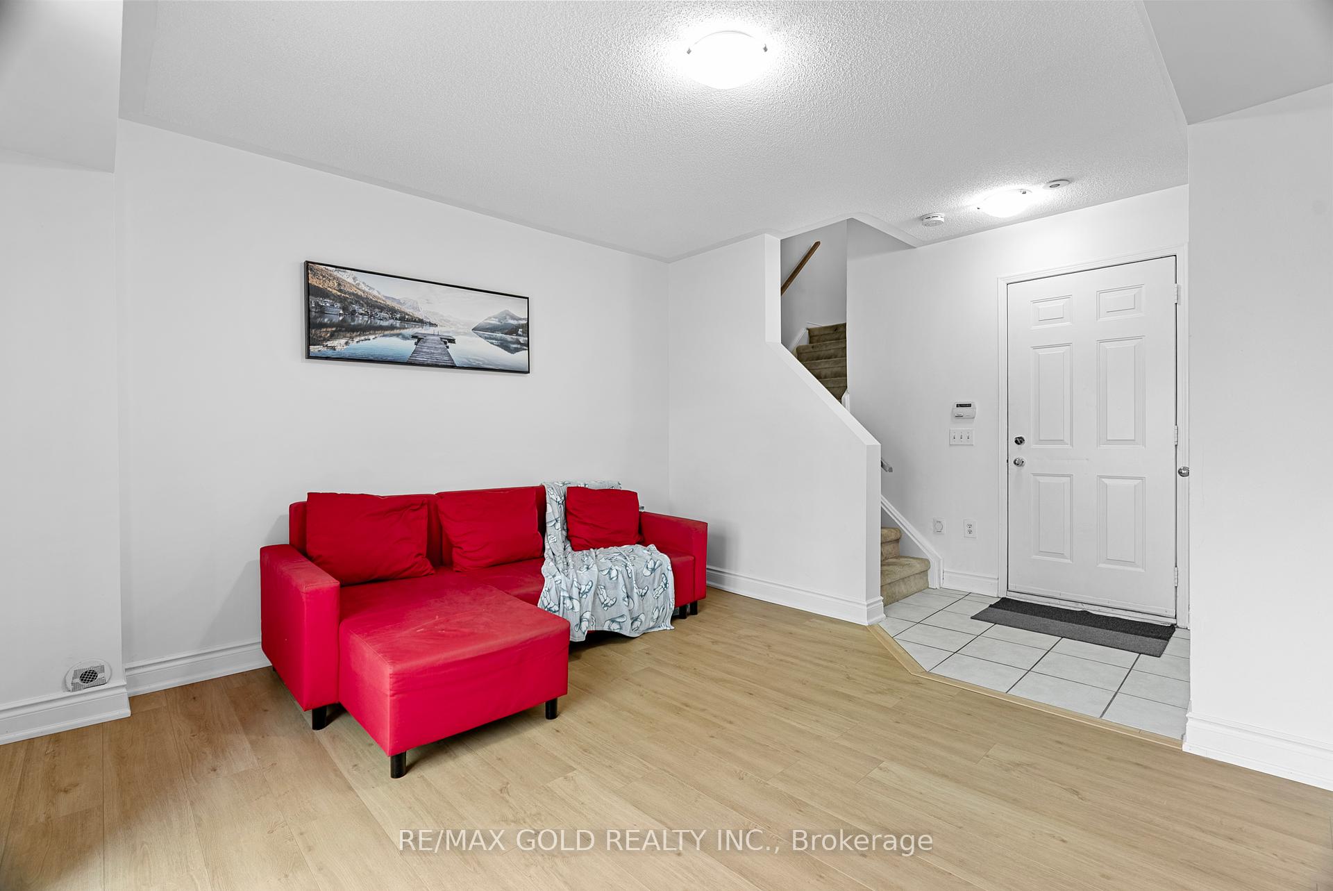 3 Bedrooms Condo at 50 Strathaven, Mississauga For sale