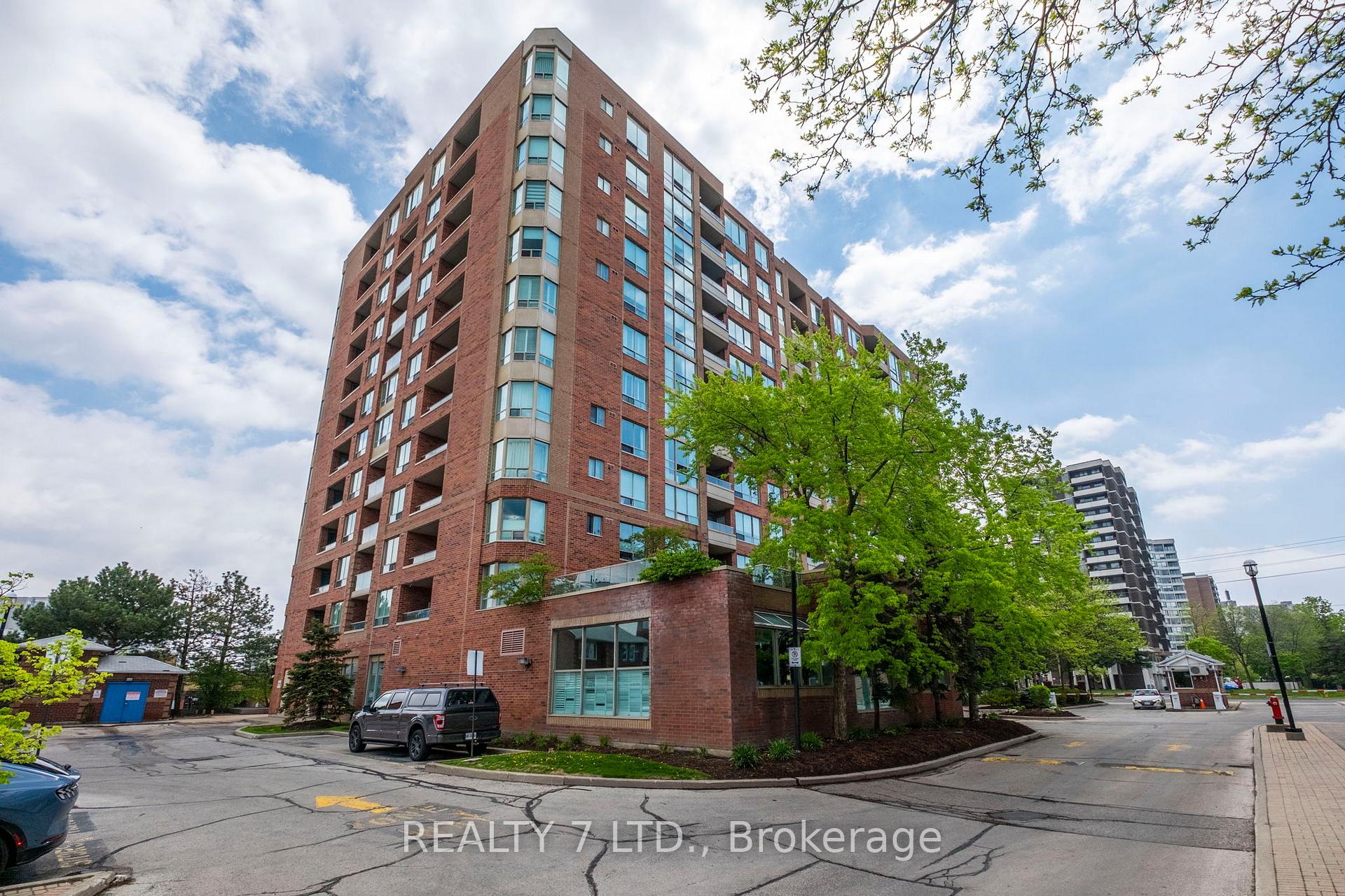 2 Bedrooms Condo at 850 Steeles, Vaughan For sale