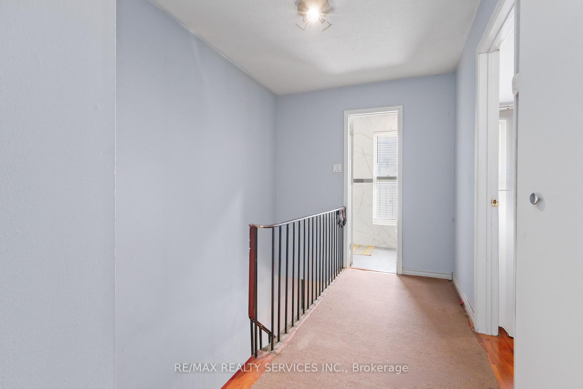 5 Bedrooms Condo at 2075 Warden,  Toronto For sale