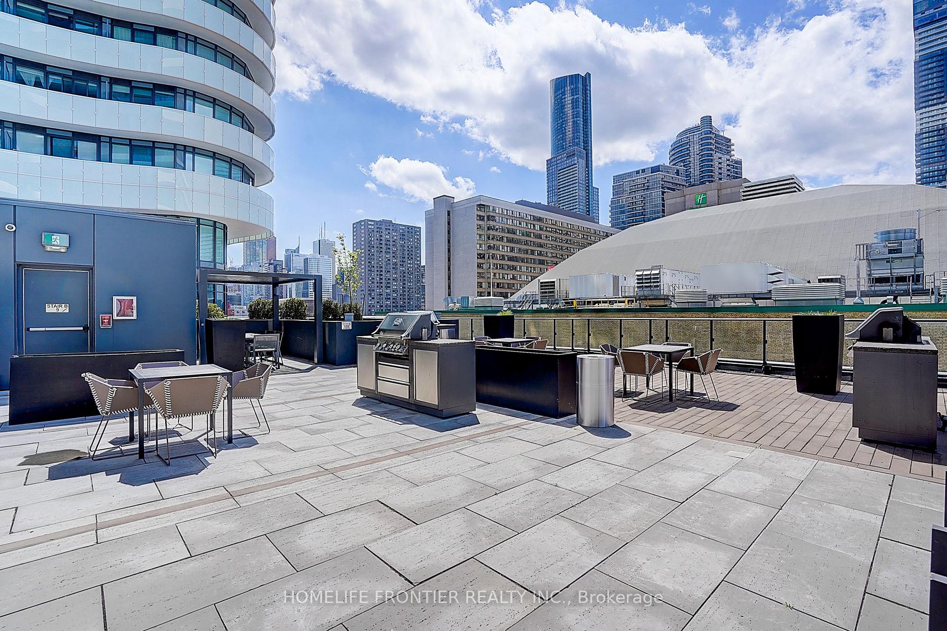 2 Bedrooms Condo at 85 Wood,  Toronto For sale