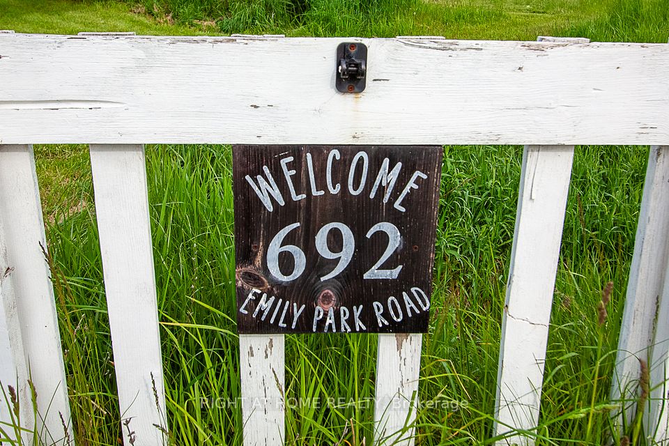 692 Emily Park