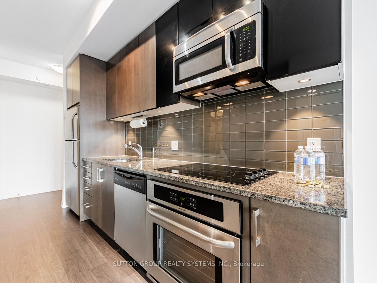2 Bedrooms Condo at 98 Lillian, Toronto For sale