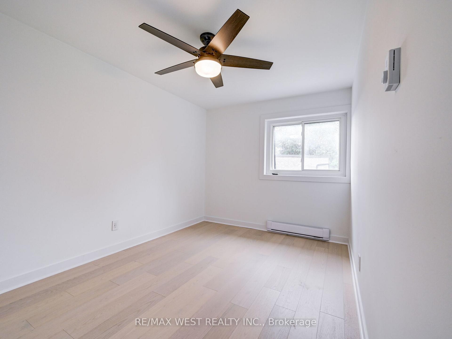 3 Bedrooms Condo at 22 Tandridge, Toronto For sale