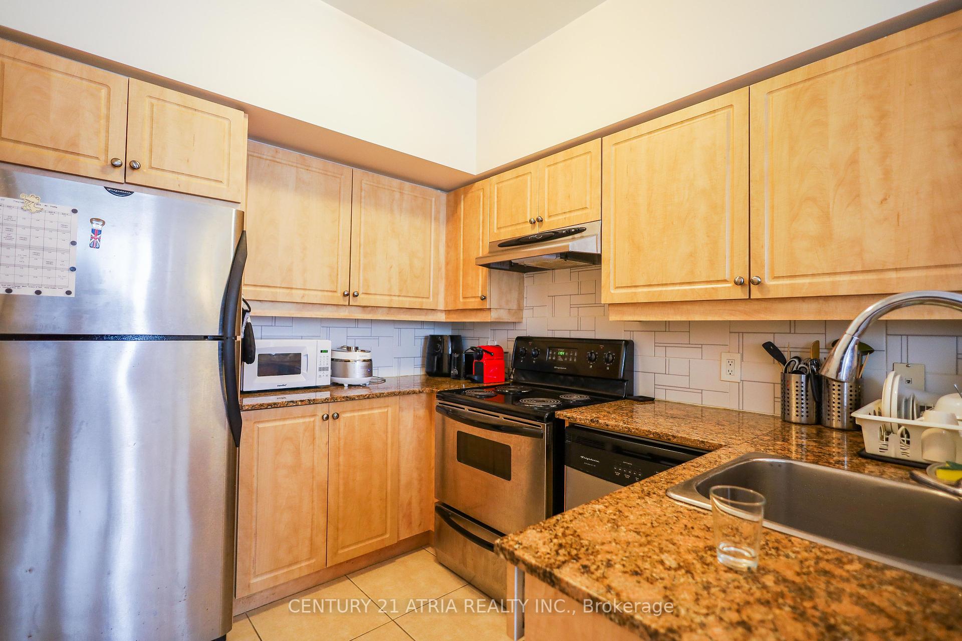 2 Bedrooms Condo at 455 Rosewell, Toronto For sale