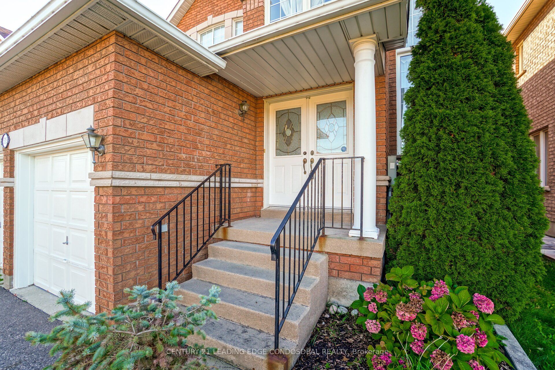 585 Highglen Avenue